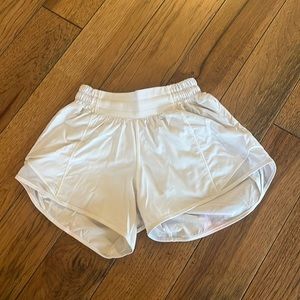 lululemon white hotty hot shorts size 0, 4” inseam, and low rise